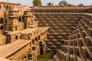 Jaipur: Escursione di un giorno al Forte di Bhangarh e al pozzo di Abhaneri, che è un vero e proprio incubo