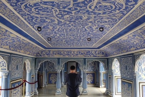 Jaipur: Amber Fort, Hawa mahal, City Palace + Full City tour