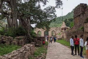 Jaipur: Bhangarh Fort, Chand Baori & Shopping Day Trip