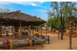 Jaipur: Chokhi Dhani-landsbytur med middag i veteranbil