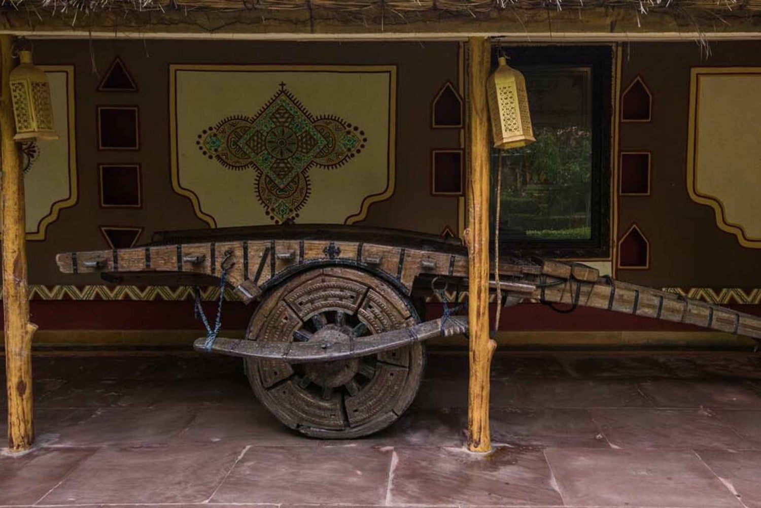 Jaipur: Chokhi Dhani med privat transport og middag