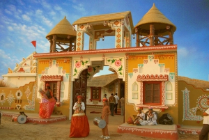 Jaipur: Chokhi Dhani med privat transport og middag