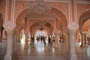 Jaipur: Stadtpalast, Hawa Mahal, und Jantar Mantar Tour