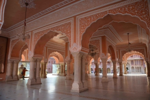 Jaipur: Stadtpalast, Hawa Mahal, und Jantar Mantar Tour