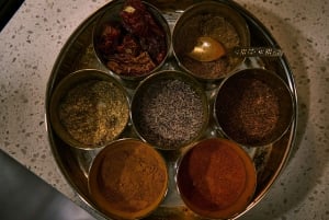 Jaipur: Aula de culinária com família local e serviço de busca