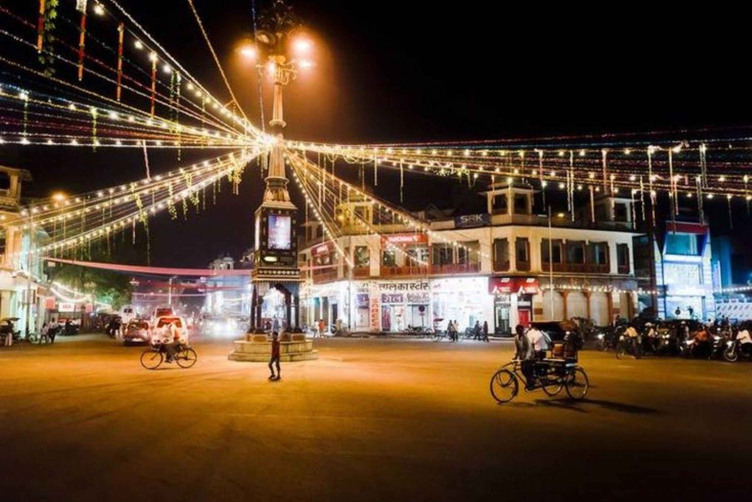 Jaipur: Diwali-kalibrointi illallisella ja tutustu koristeluun.