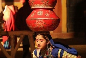 Jaipur Tour serale del villaggio culturale Chokhi Dhani con cena