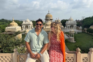Jaipur: Heldags sightseeing med bil och guide