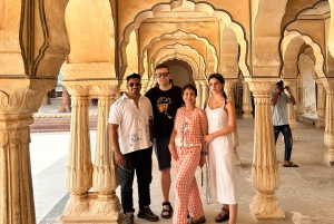 Jaipur: Heldags sightseeing med bil och guide