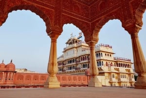 Jaipur: Tuk Tukilla ja oppaalla.