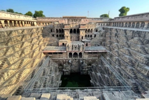 Jaipur: Dagtrip Spookachtig Bhangarh Fort en Abhaneri Stepwell