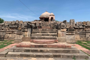 Jaipur: Dagtrip Spookachtig Bhangarh Fort en Abhaneri Stepwell