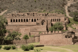 Jaipur: Dagtrip Spookachtig Bhangarh Fort en Abhaneri Stepwell