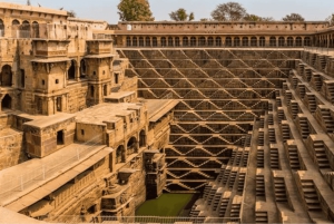 Jaipur: Dagtrip Spookachtig Bhangarh Fort en Abhaneri Stepwell