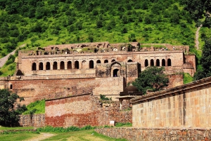 Jaipur: Dagtrip Spookachtig Bhangarh Fort en Abhaneri Stepwell
