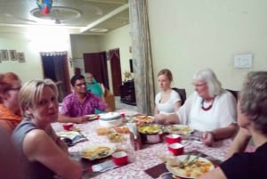 Jaipur: Home Cooking Class and Dinner with a Local Family