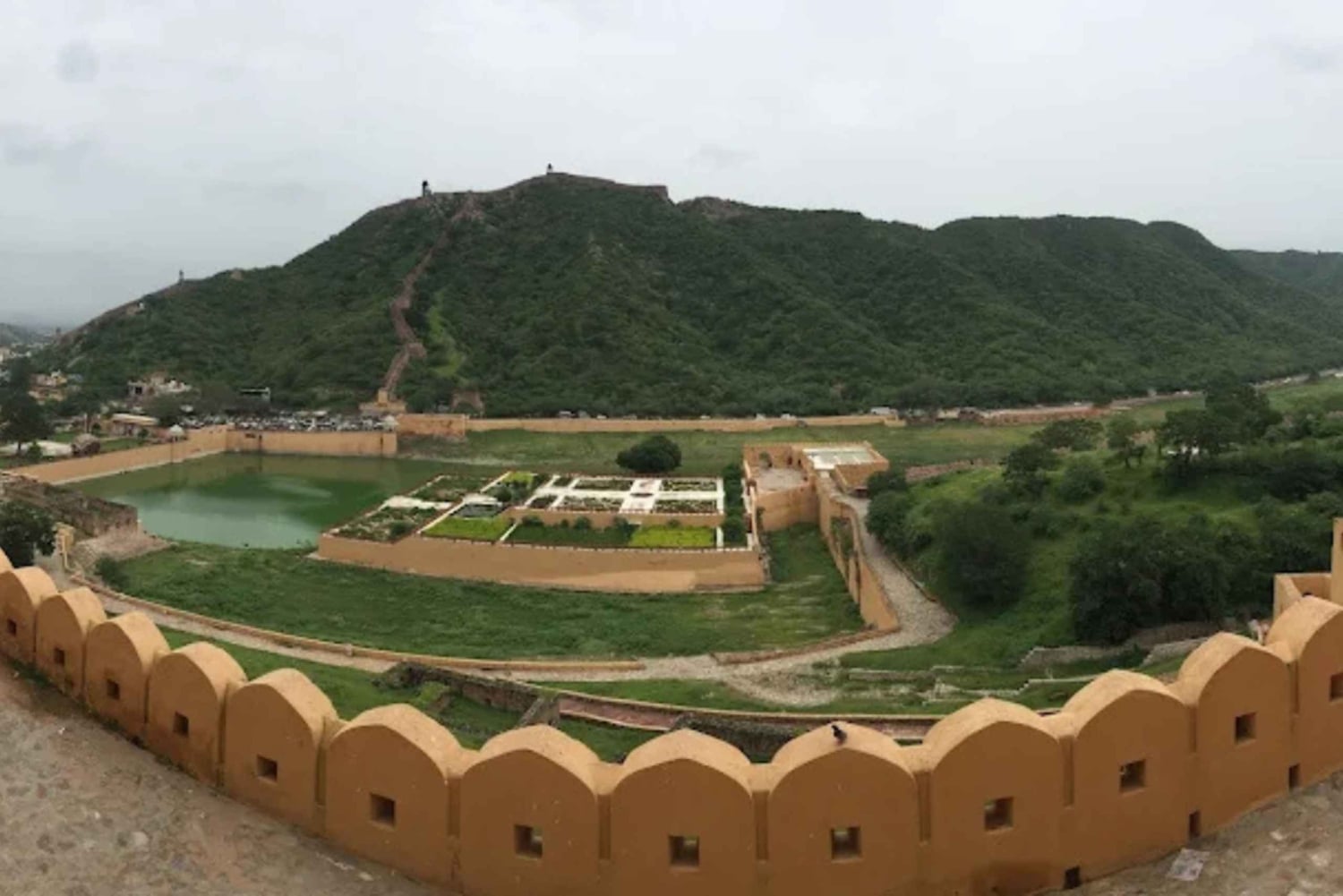 Jaipur: Jaigarh Fort Guided Tour with Entry Ticket