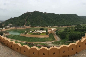 Jaipur: Jaigarh Fort Guided Tour with Entry Ticket