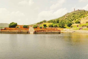 Jaipur: Jaigarh Fort Guided Tour with Entry Ticket