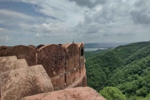 Jaipur: Jaigarh Fort Guided Tour with Entry Ticket