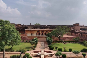 Jaipur: Jaigarh Fort Guided Tour with Entry Ticket