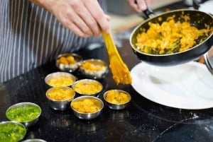 Jaipur: Market Tour, Cooking Class, and Meal with Family