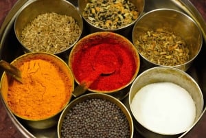 Jaipur: Market Tour, Cooking Class, and Meal with Family