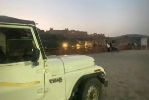 Jaipur: Offene Jeep-Safari bei Nacht für Gruppen & Paare