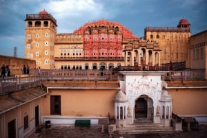 Jaipur: Private Amber Fort, Jal Mahal and Stepwell Tour