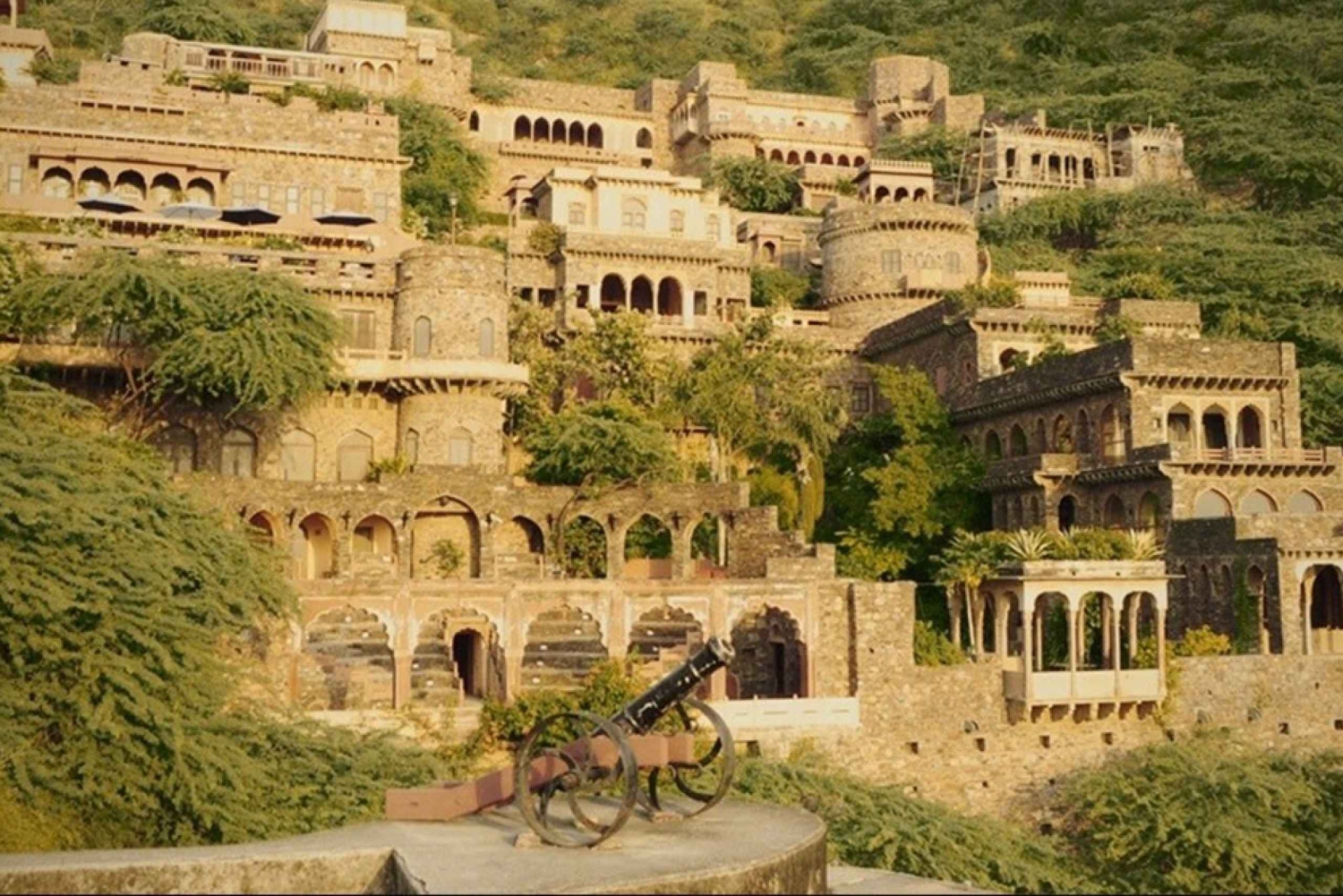 Jaipur: Private Chand Baori & Bhangarh Fort Tour
