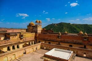 Jaipur: Heldags stadstur med AC-fordon med guide