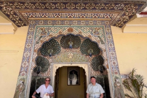 Jaipur: Privat dagsutflykt med kvinnlig guide