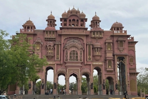Jaipur: Privat dagsutflykt med kvinnlig guide