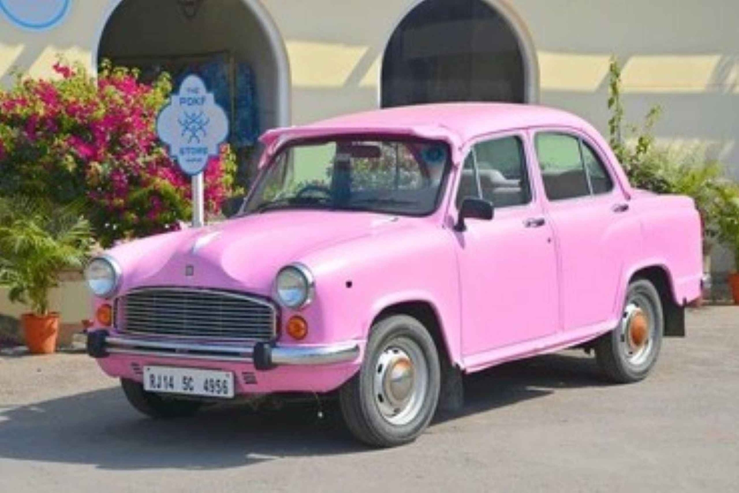 Jaipur private guided tour by vintage Luxury car