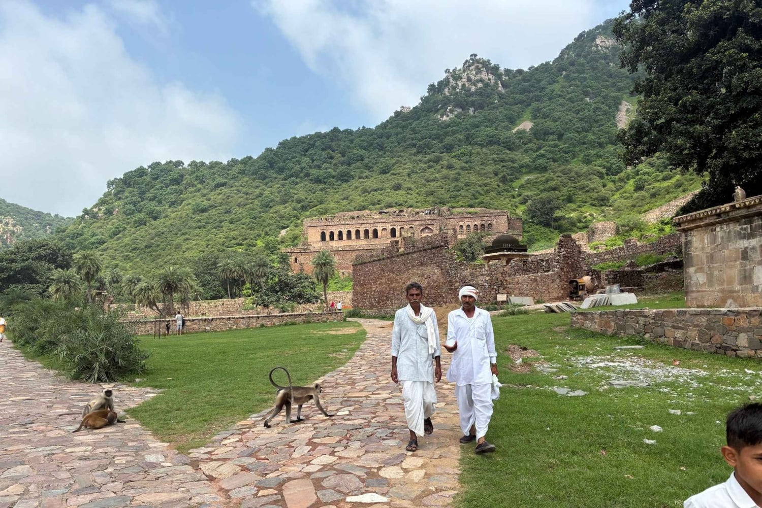 Jaipur: Excursión de un día al fuerte de Bhangarh y al pozo escalonado de Chand Baori