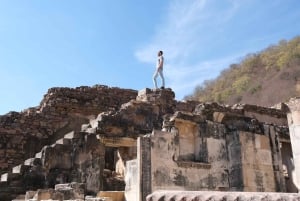 Jaipur: Excursión de un día al fuerte de Bhangarh y al pozo escalonado de Chand Baori