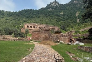Jaipur: Excursión de un día al fuerte de Bhangarh y al pozo escalonado de Chand Baori