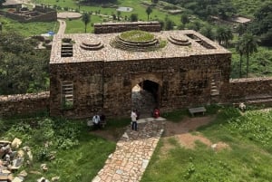 Jaipur: Excursión de un día al fuerte de Bhangarh y al pozo escalonado de Chand Baori