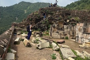 Jaipur: Excursión de un día al fuerte de Bhangarh y al pozo escalonado de Chand Baori