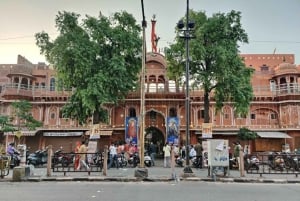 Jaipur Spiritual Walk Guided Tour with Tuktuk Ride