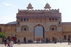 Jaipur: Sunrise at Chulgiri Temple & Heritage City Tour