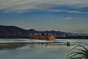 Jaipur: Sunrise at Chulgiri Temple & Heritage City Tour