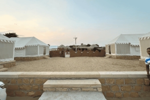 Jaisalmer: 2-daagse woestijnsafari met kamelenrit en stadsrondleiding