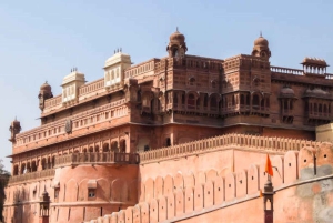 Agra: Taj Mahalin auringonnousukierros ilman jonotusta ja Fatehpur Sikri