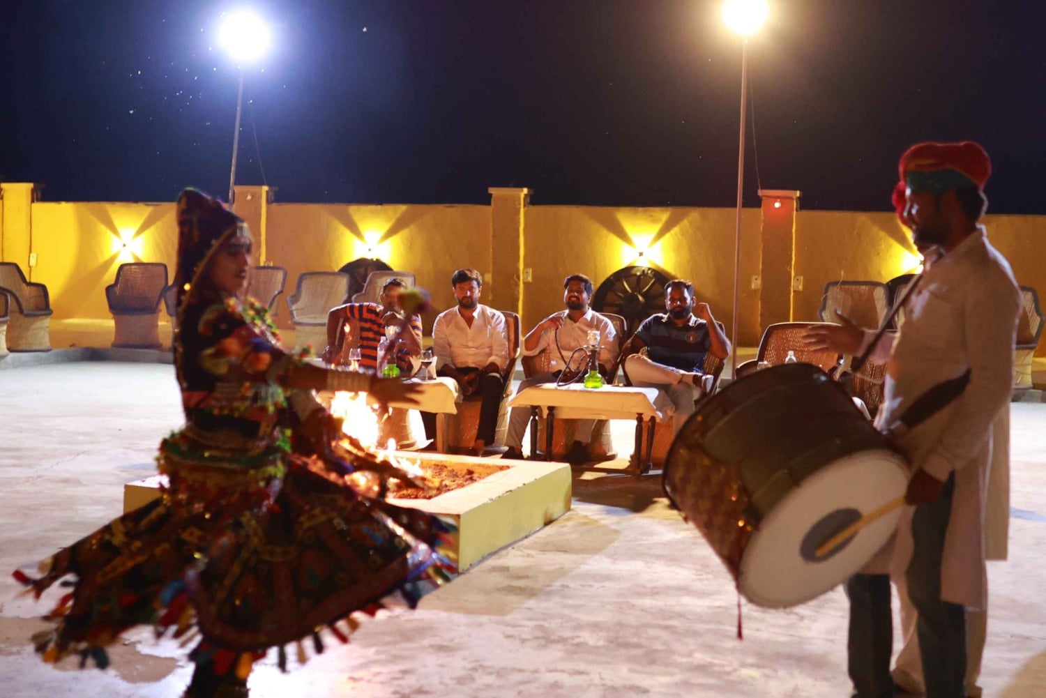 Jaisalmer : Safari en jeep, balade à dos de chameau, dîner et danse folklorique.