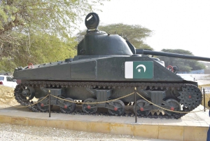 Jaisalmer: Kuldhara Dorp, Bada Bagh, & Tanot Tempel Tour