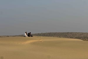 Jaisalmer: Overnight stay under the stars with camel safari