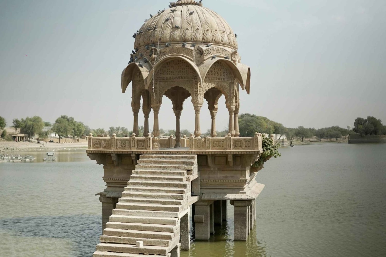 Jaisalmer: wycieczka nad jezioro o zachodzie słońca z łodzią i świątynią Aarti
