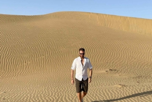 Giro in cammello e in jeep, serata musicale nel campo di lusso del deserto