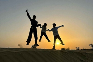 Giro in cammello e in jeep, serata musicale nel campo di lusso del deserto